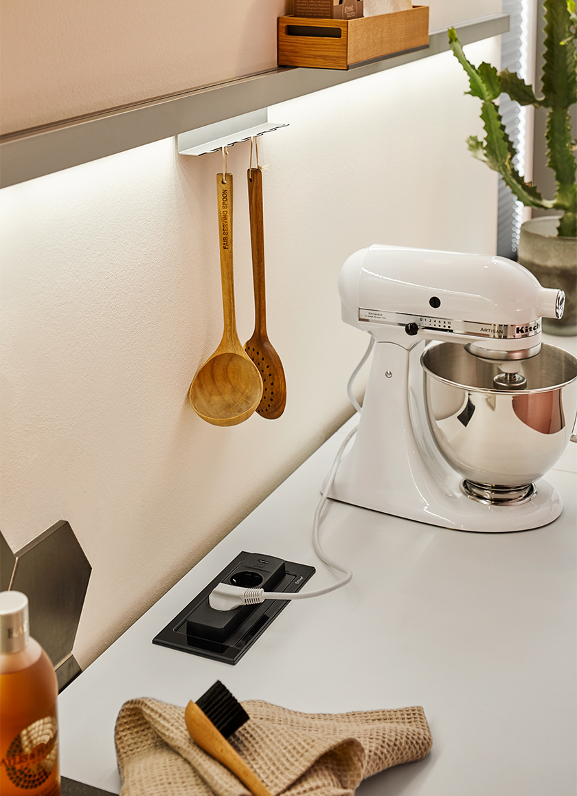 EVOline® BackFlip - With a light tap, the insert of the built-in ...