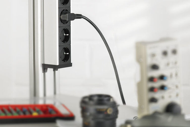 Industriesteckdose U-Dock im Labor Industriesteckdose U-Dock im Labor